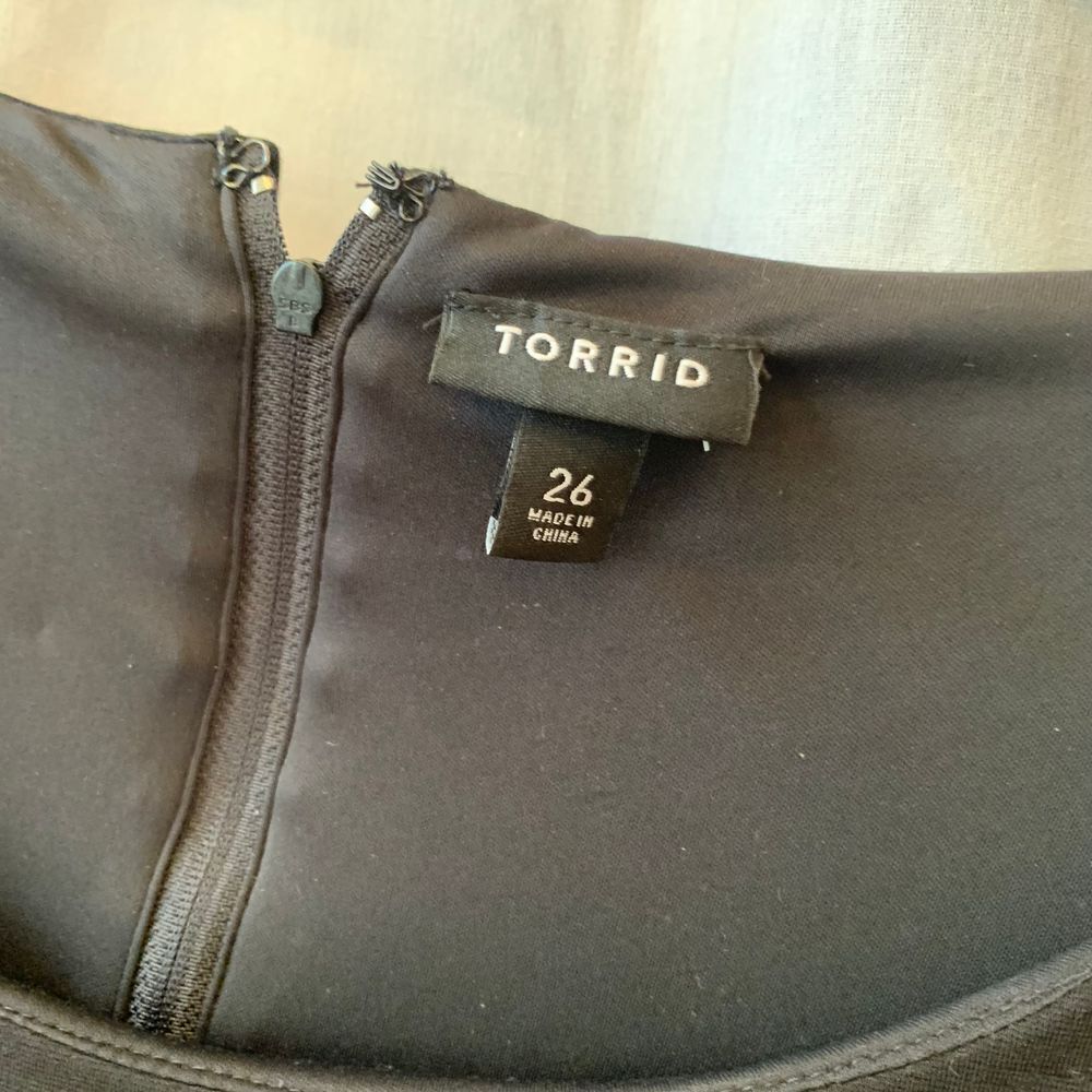 EUC Torrid Black Grommet and‎ Lacing Shoulder Zip Back Mini Dress Size 26 - Picture 7 of 11